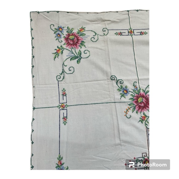 •Cotton Hand Embroidered Cross Stitch tablecloth and napkins set - Picture 5 of 10